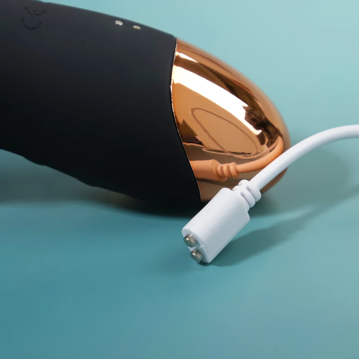 Chân sạc từ tính