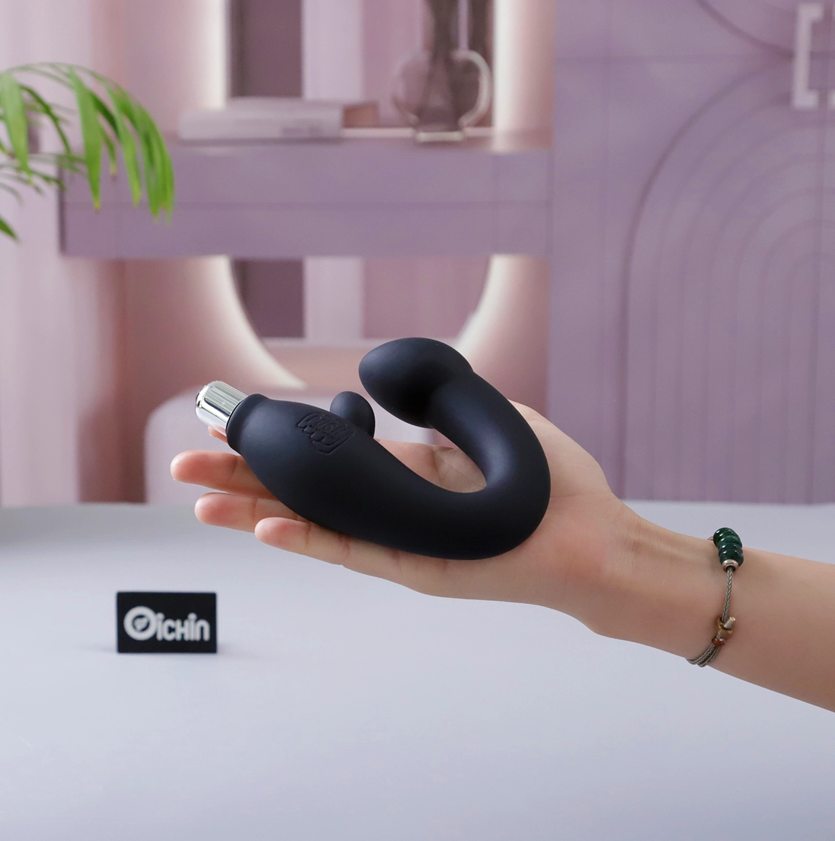 Chisa Black Mont được chụp thực tế bởi Oichin