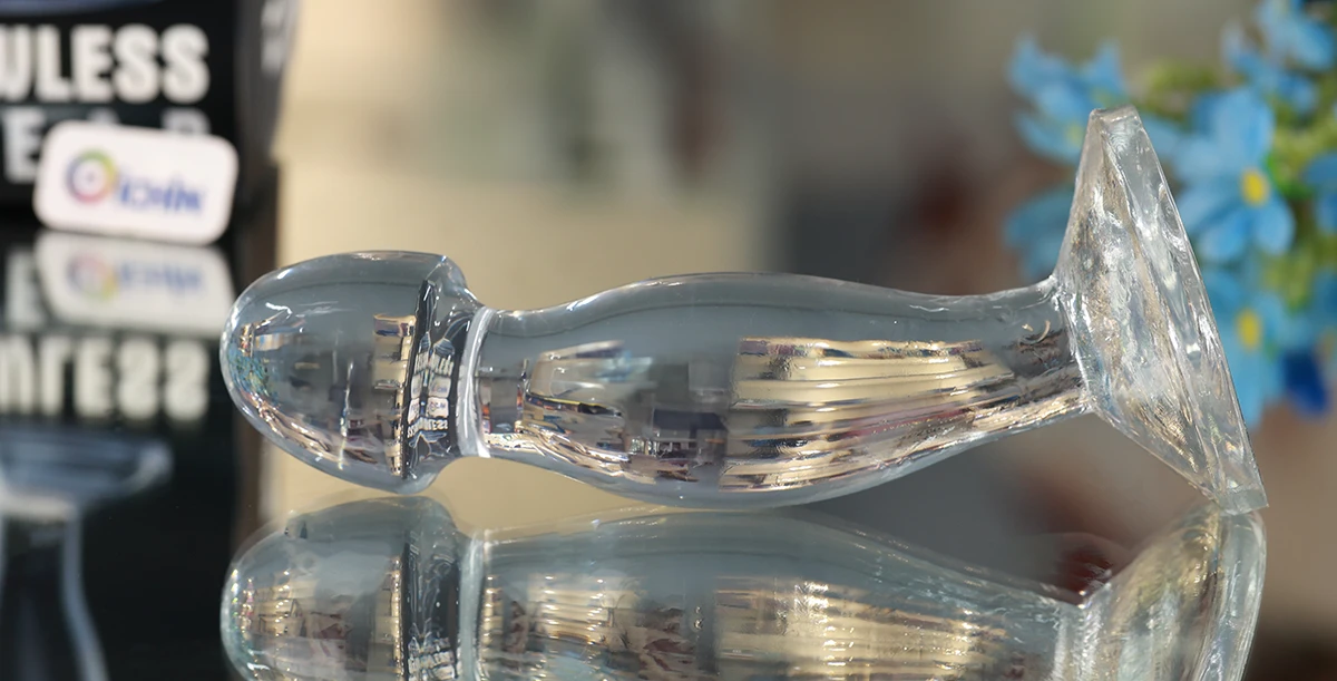 Lovetoy Flawless Clear Prostate Plug được chụp thực tế bởi Oichin