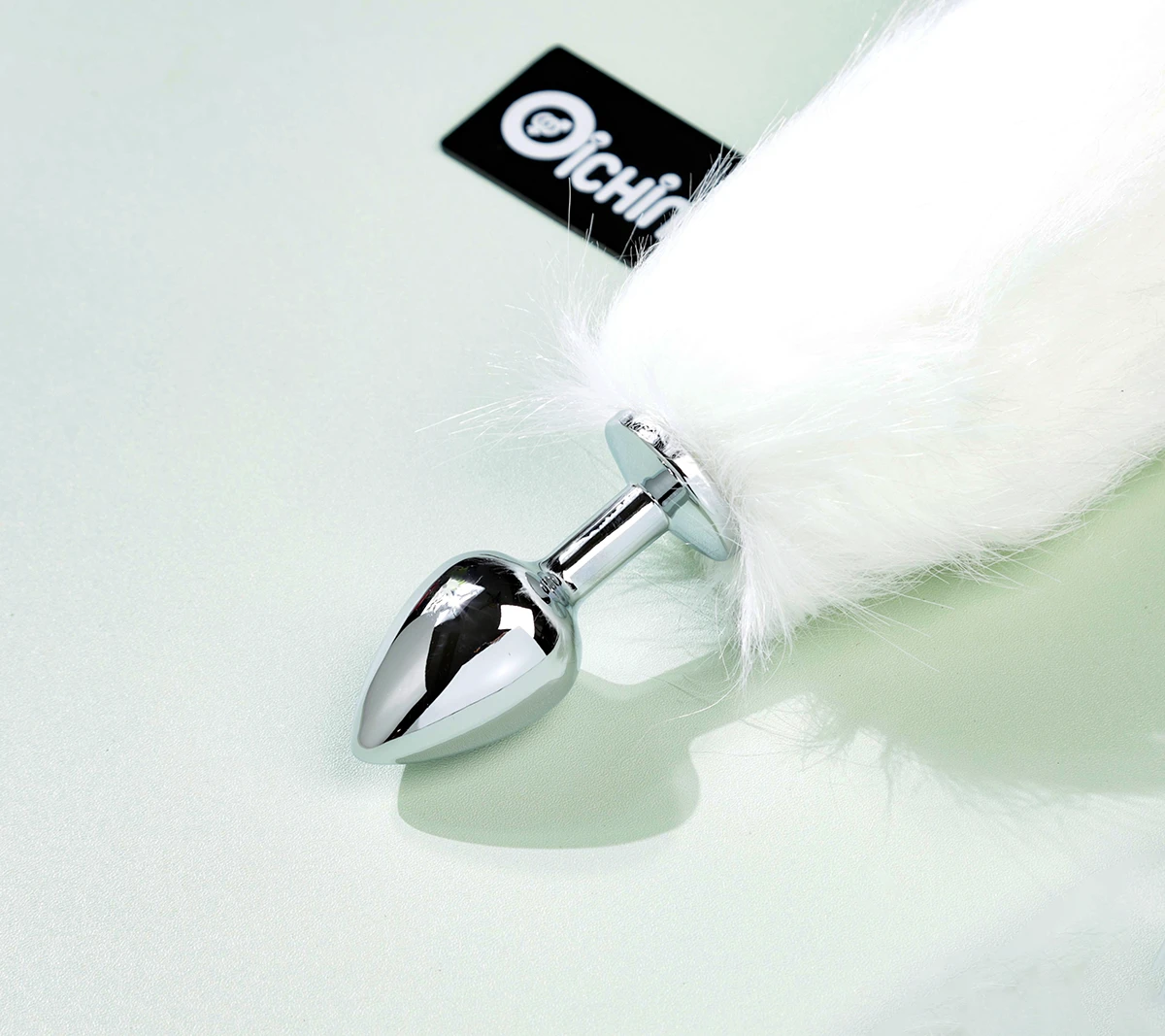Đuôi cáo metal Lovetoy với lông trắng mịn màng