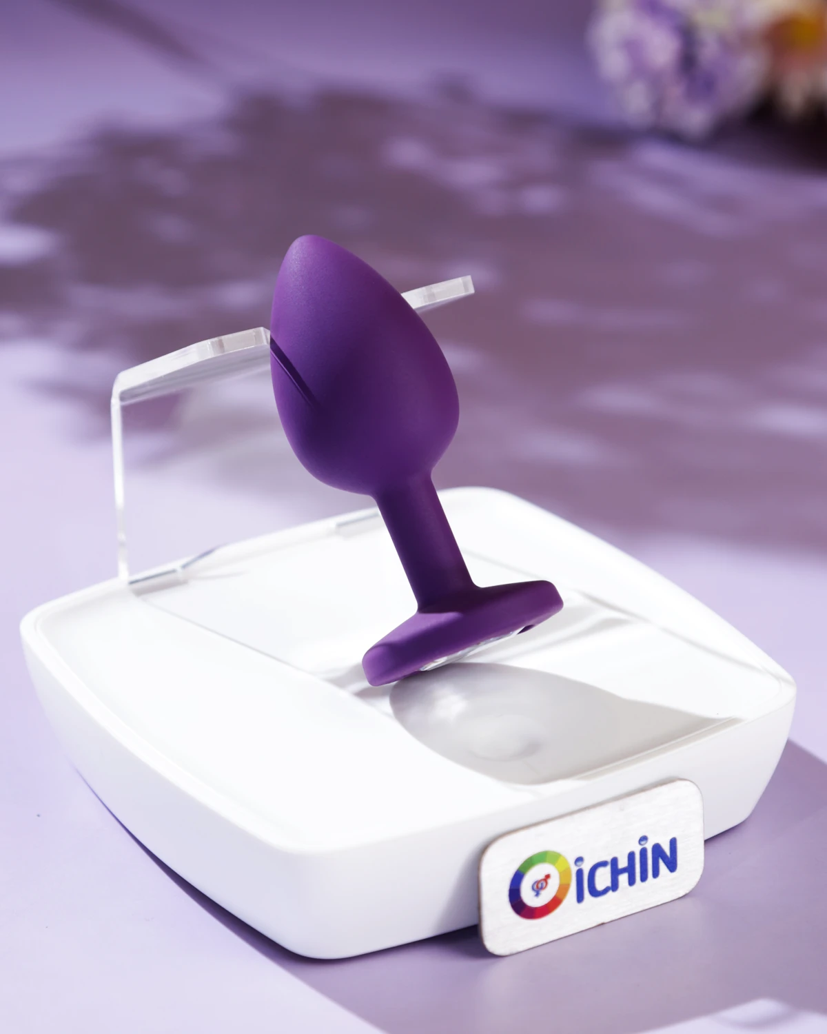 Bộ 3 phích cắm silicone Gem Series màu tím trên bề mặt trắng