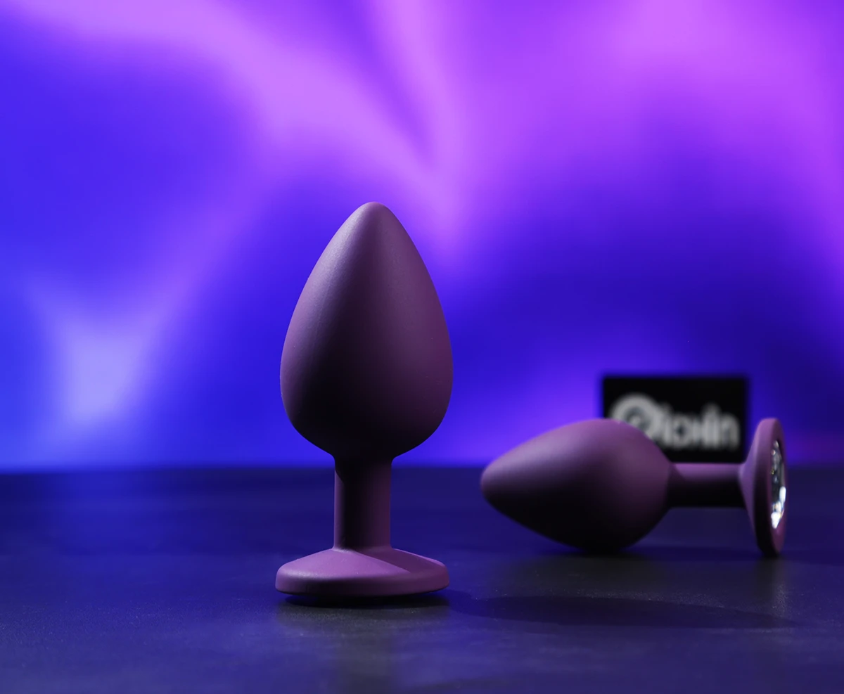 Bộ 3 phích cắm silicone Gem Series trên nền tím