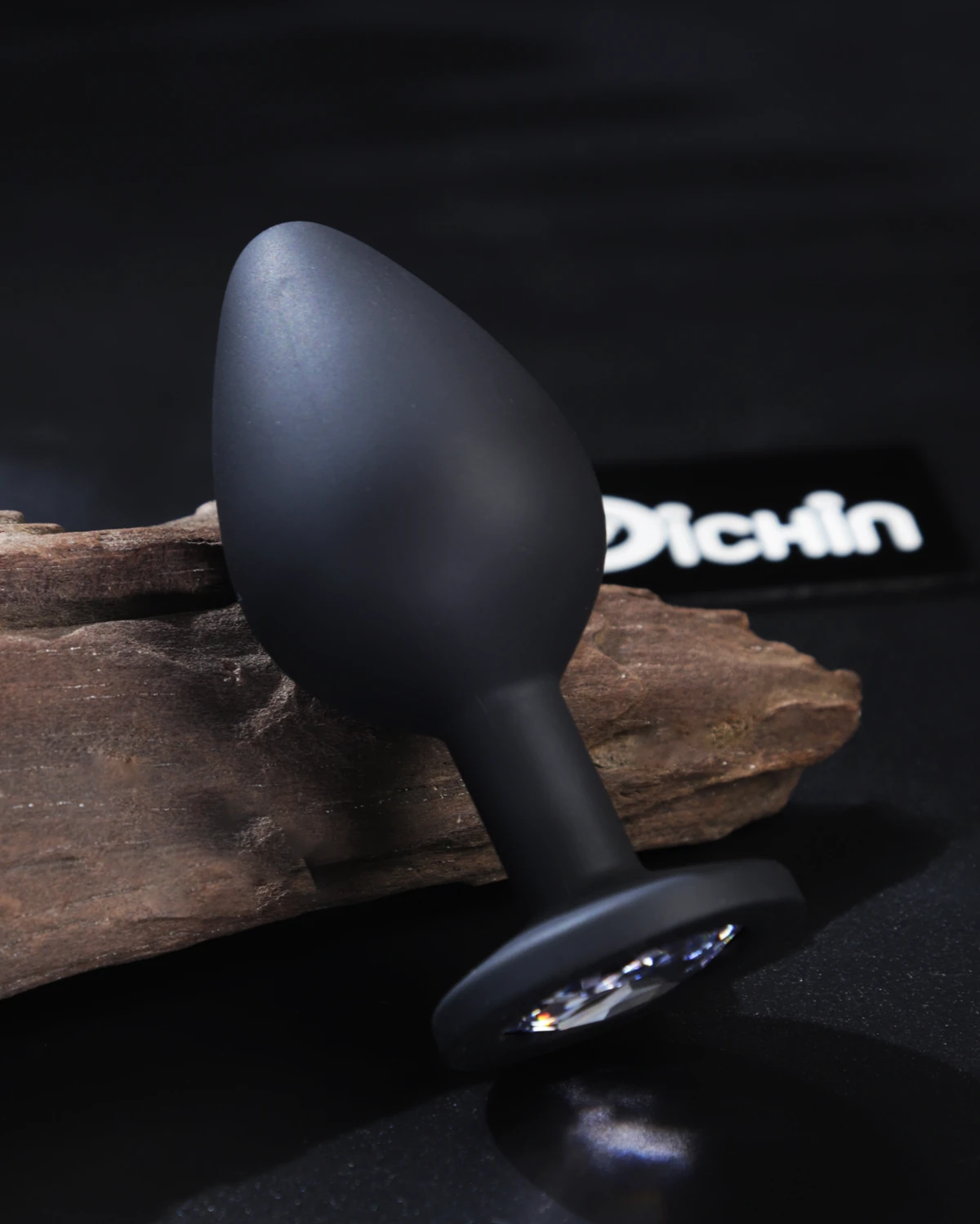 Bộ 3 phích cắm silicone Gem Series trên nền gỗ