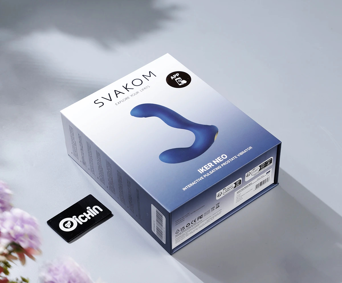 Hộp đóng gói Svakom Iker Neo với thiết kế hiện đại màu xanh
