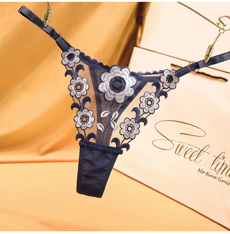 Quần lót màu tím