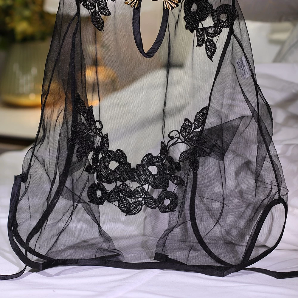 Bộ đồ xuyên thấu hấp dẫn