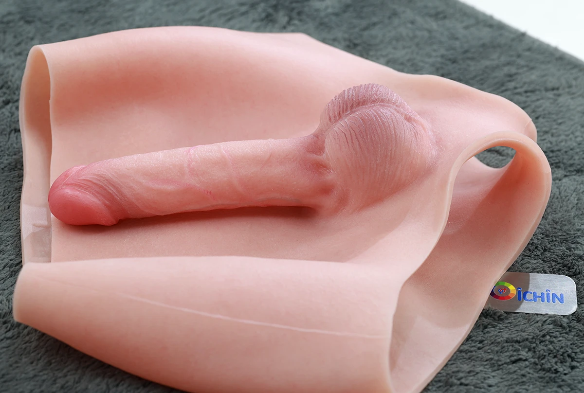 Quần đùi silicone gắn dương vật giả cho les