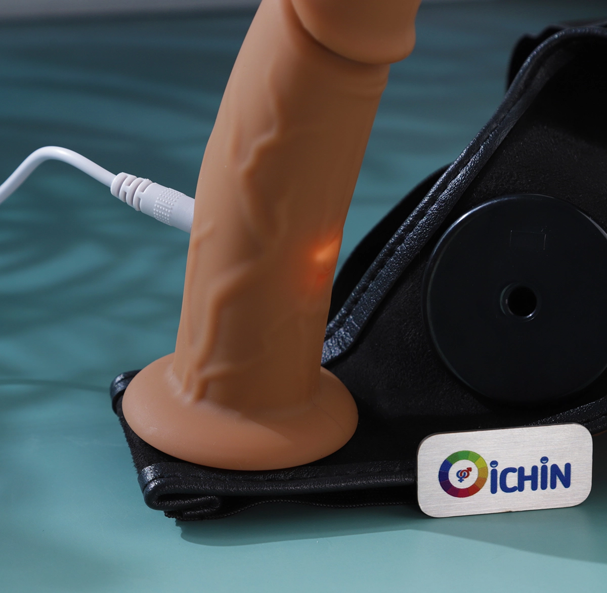 Ảnh cắm sạc đỏ đèn sạc trong 2 giờ, dùng 1 giờ