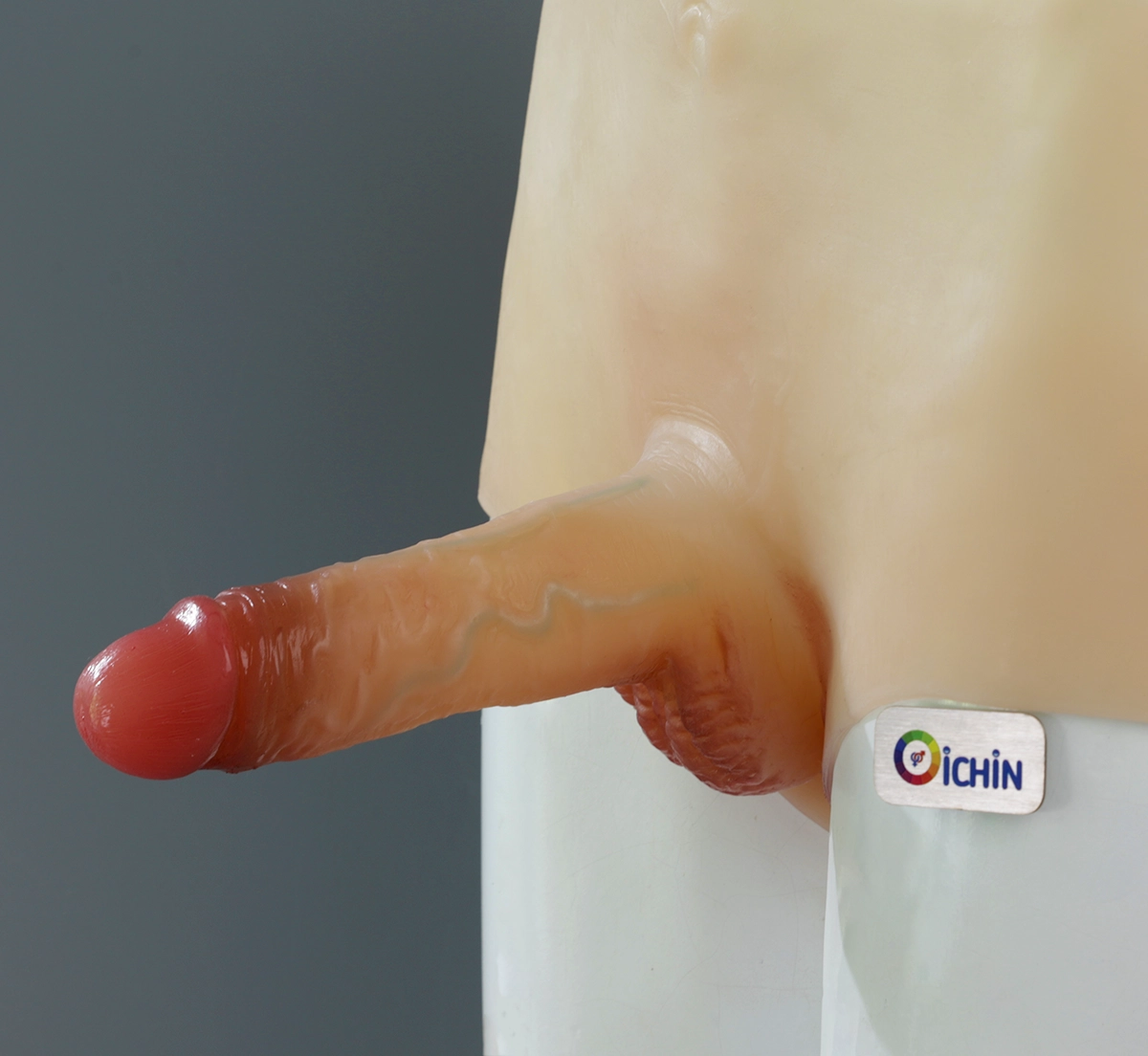 Ảnh chụp chung với logo oichin