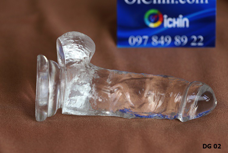 thiết kế giống hệt dương vật thật. Đầy đủ đầu khấc, bìu, các vết gân, mạch máu trên thân. Tự sướng cọ xát phê tê tái.