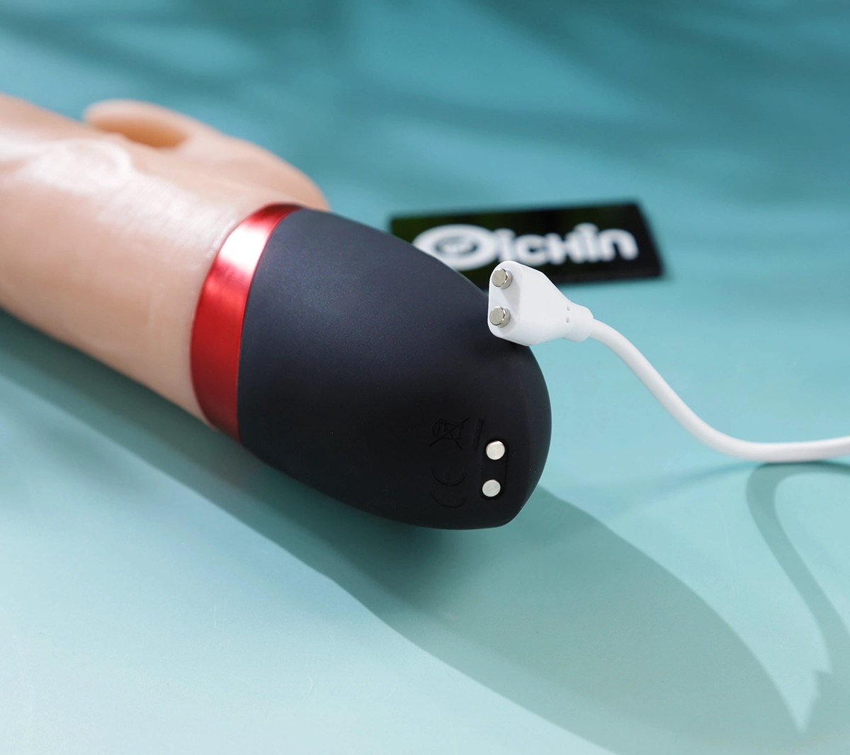 Cắm chân sạc từ tính một cách dễ dàng