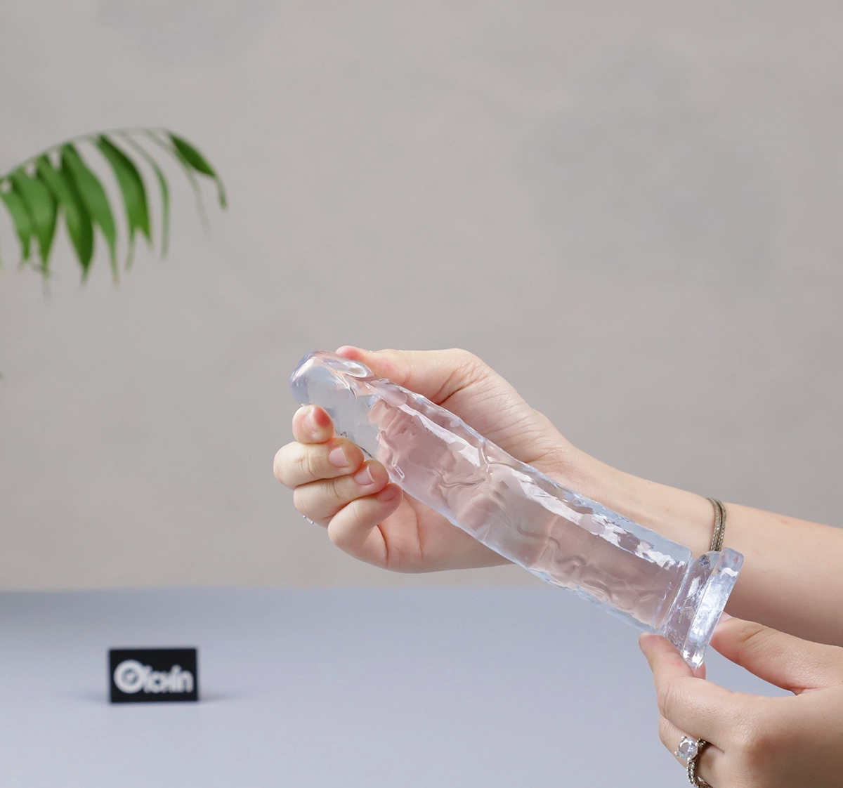 Dương vật giả kích thước nhỏ trong suốt