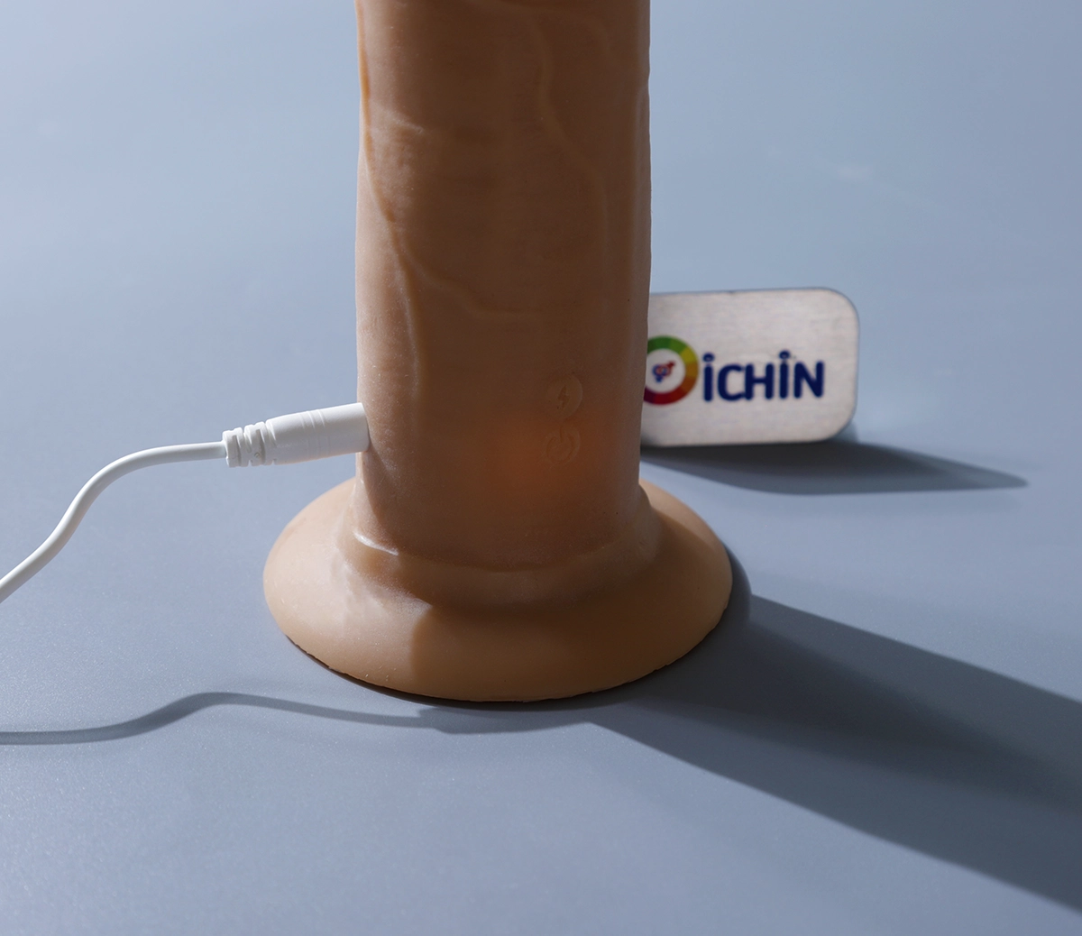 Cắm sạc vào phần dương vật sẽ sáng