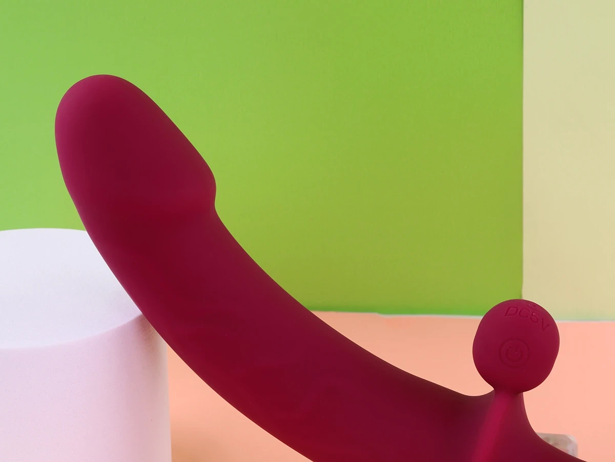 Đầu mô phỏng dương vật gân guốc của Yunman 2 đầu