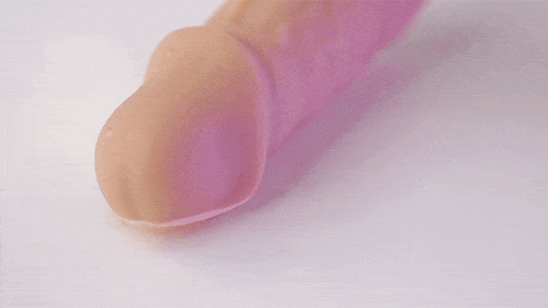 Rung phần đầu của dương vật giả Yeain