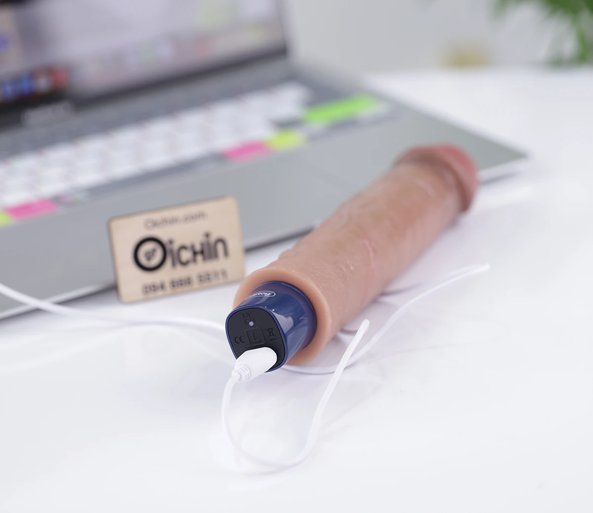 Lovetoy Softee Real 9 inch sử dụng chân sạc từ tính hiện đại