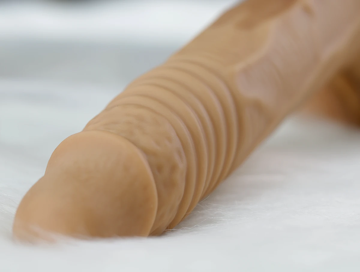 Dương vật giả silicone Enjoy Love có tính chất mềm mại và vô cùng dẻo dai.