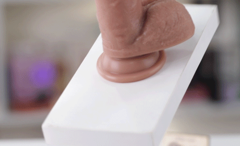  8 inch dual layered silicone cock còn được trang bị đế hít tường chắc chắn