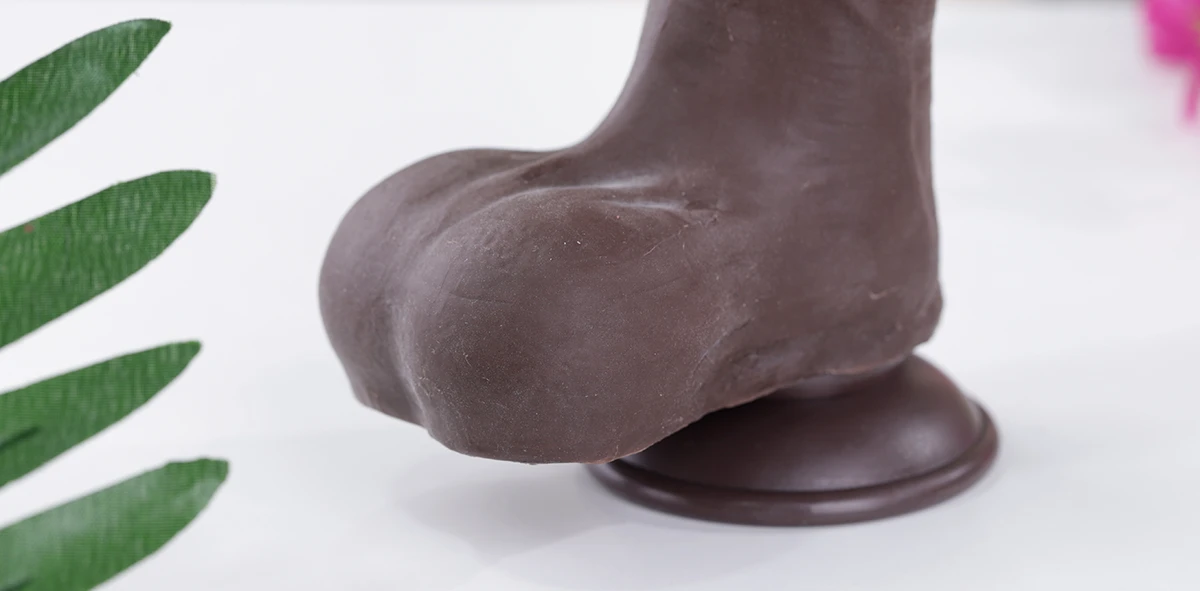 Chất liệu của cu giả Lovetoy chống nước tương đối tốt