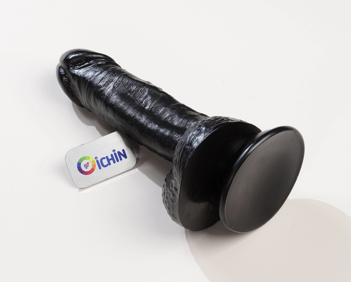 Cu giả màu đen toát lên vẻ huyền bí