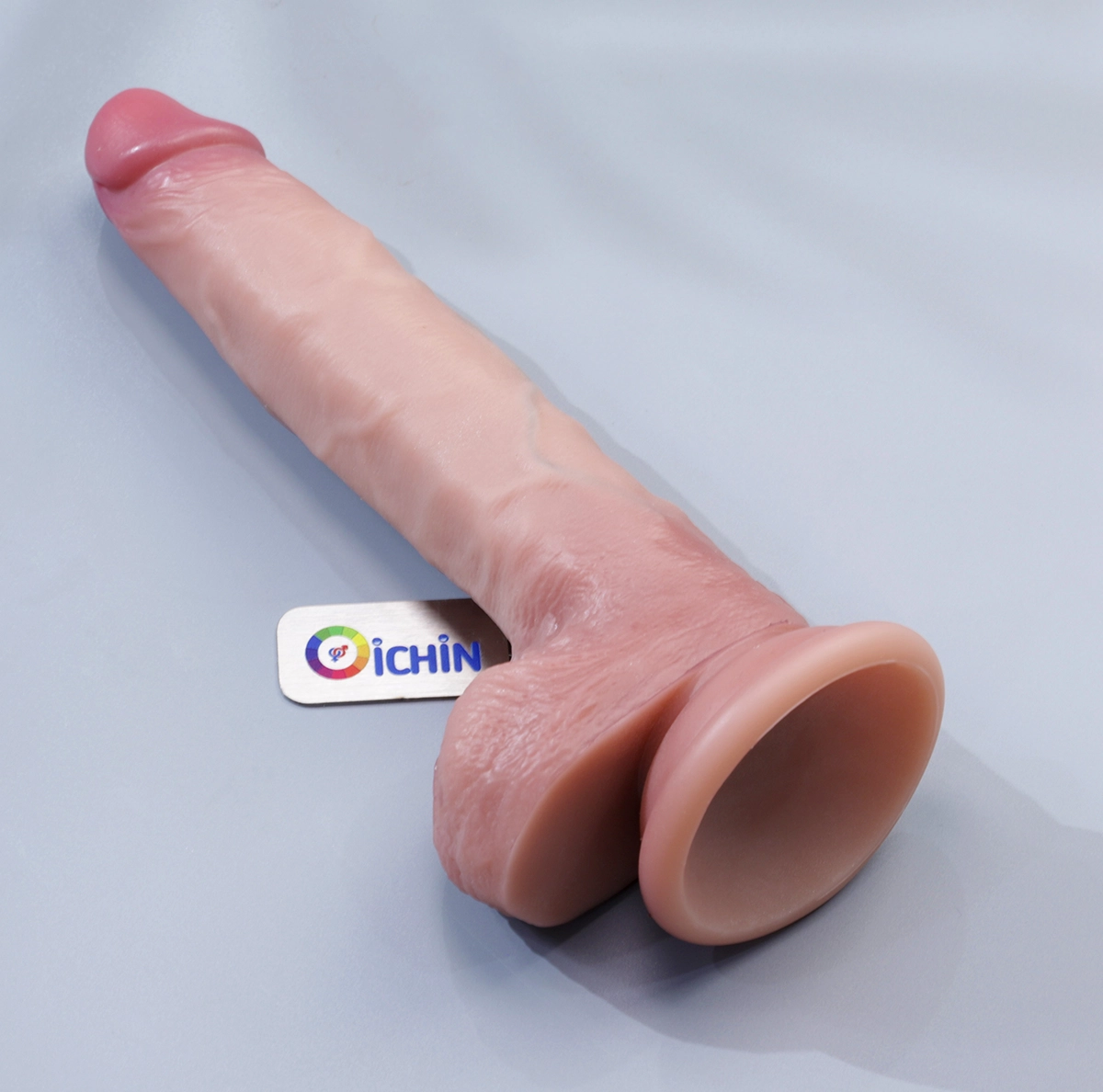 Thiết kế chân thực gân guốc mạnh mẽ