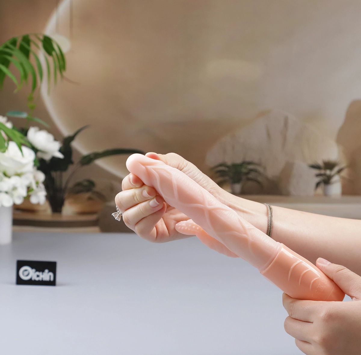 Dương vật giả tỏa nhiệt Lybaile Bóp để thấy được chất liệu mềm mại êm ái