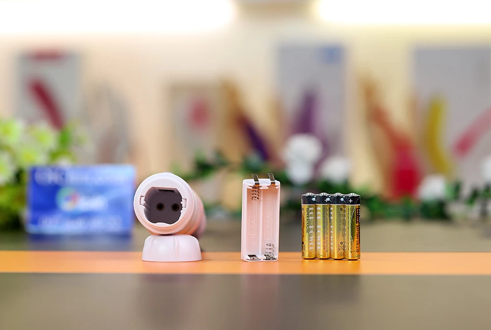 Sử dụng 4 pin AAA để hoạt động