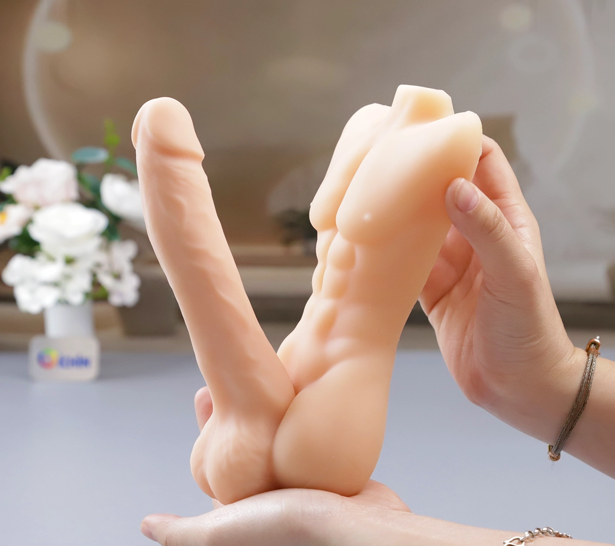 Dương vật giả bán thân búp bê Bigger Man rung được chụp thực tế bởi Oichin