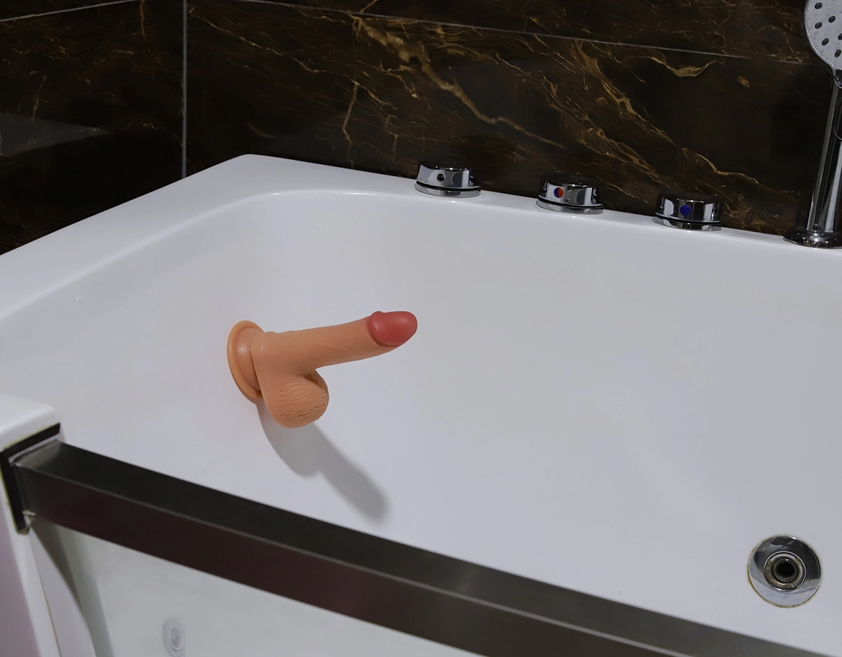 Gợi ý cách dùng dương vật giả chính hãng Lovetoy Lucas