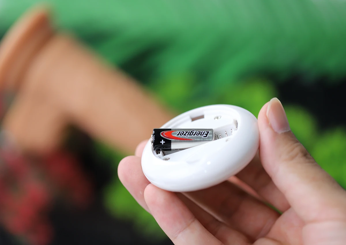 Điều khiển từ xa cực kỳ tiện lợi. Remote sử dụng pin 23A.