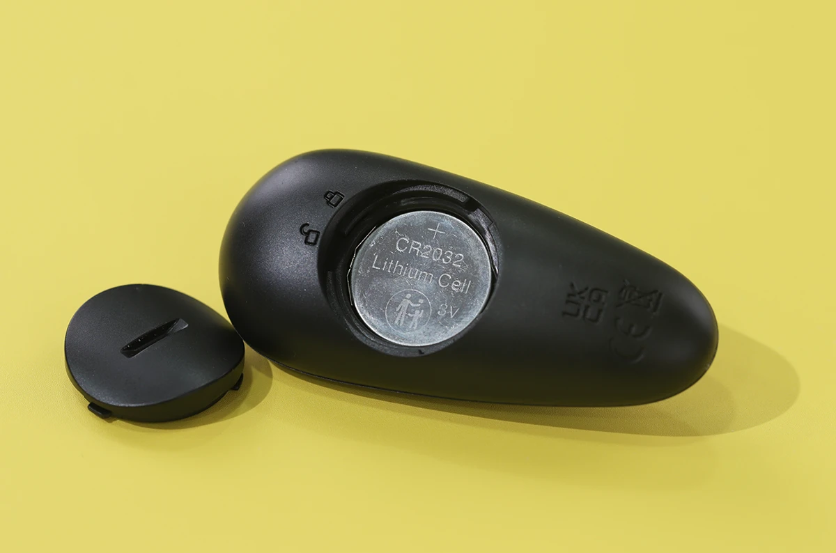 Remote sử dụng pin cúc áo CR2032 có thời gian sử dụng rất lâu