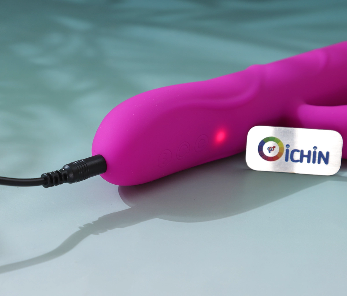 Cắm sạc vào đỏ đèn, sạc lại tiện lợi