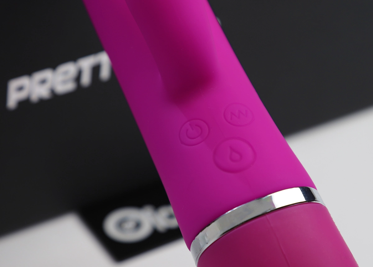 Pretty Love Henry nút bấm