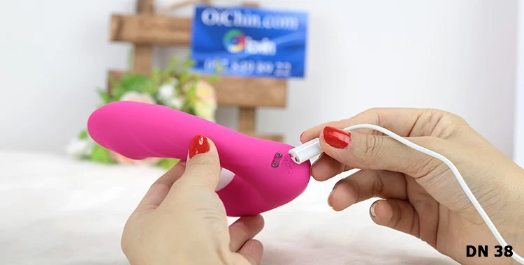 sản phẩm dùng pin sạc từ tính nhanh chóng, chỉ cần đưa đầu sạc lại gần là hút vào. Khi sạc sẽ báo đèn. Dùng liên tục đến 1 giờ