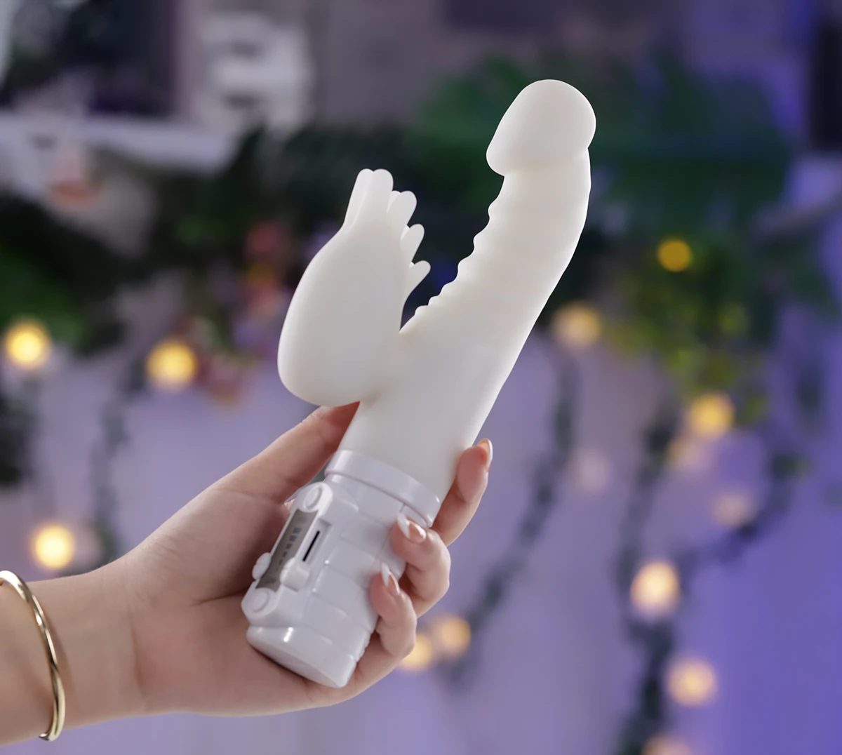 Vệ sinh phần dương vật sử dụng. Không cho nước vào khu vực tay cầm, bảng điều khiển.