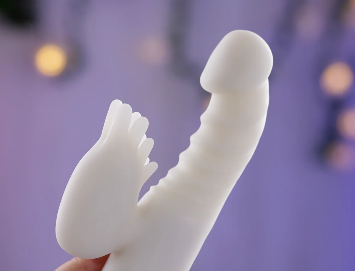 Nhánh phụ bên ngoài có lưỡi mềm kích thích hột le cực phê