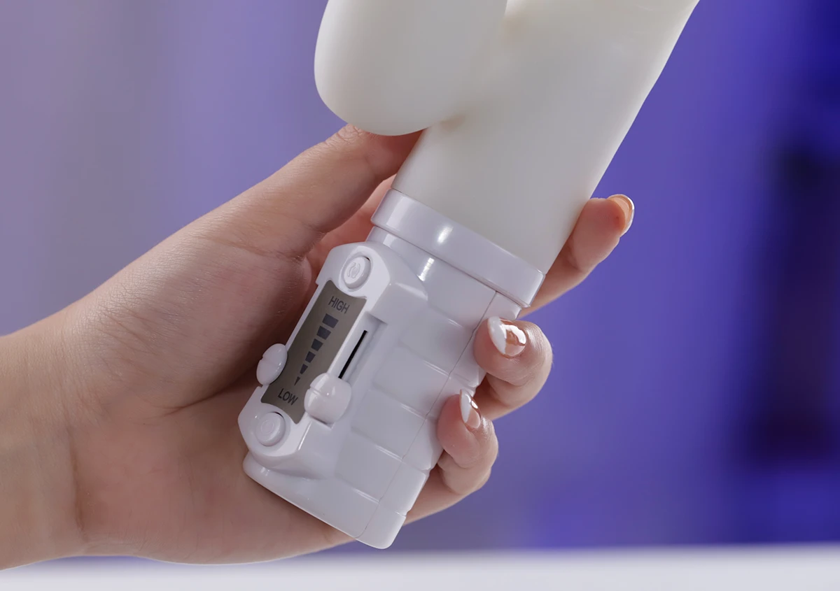 thủ dâm với dương vật giả SAZANAMI được kích thích đồng thời cả âm đạo và hột le