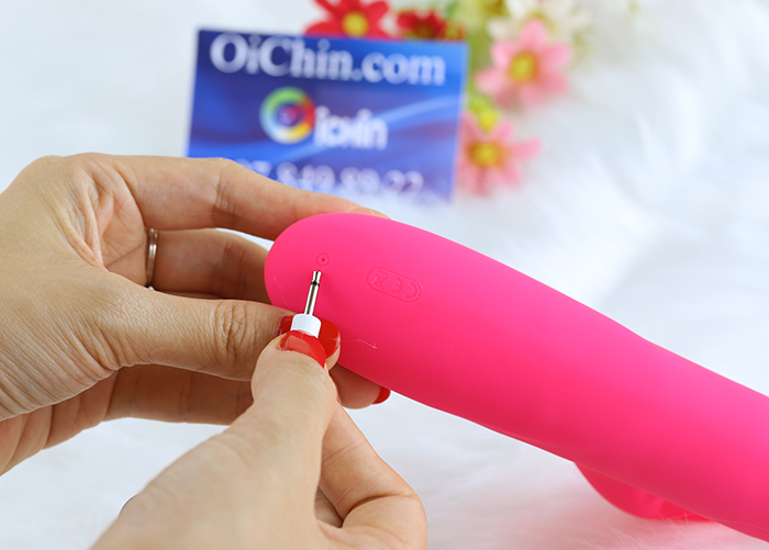 Sử dụng pin sạc với cổng USB tiện lợi