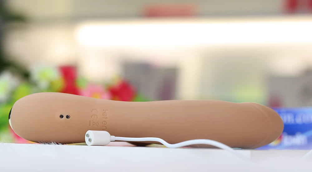 Pin sạc lithium với chân sạc từ tính hiện đại