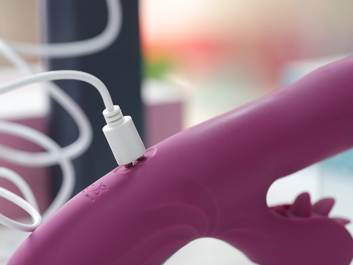 Thời gian sạc khoảng 2-3 giờ, sau đó nàng có thể sử dụng liên tục lên đến 2 giờ