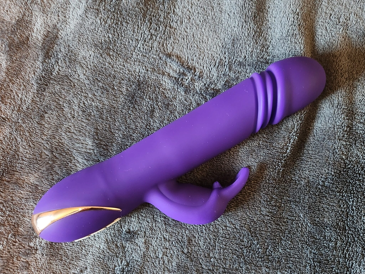 CalExotics Jack Rabbit Signature có thiết kế công thái học 