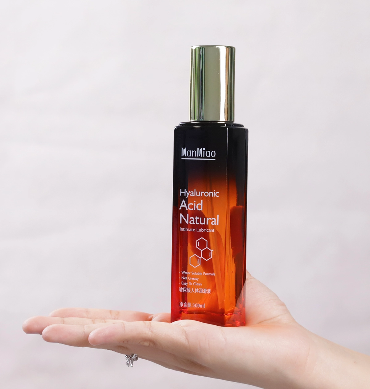 Cầm tay nhỏ gọn, dễ dàng sử dụng