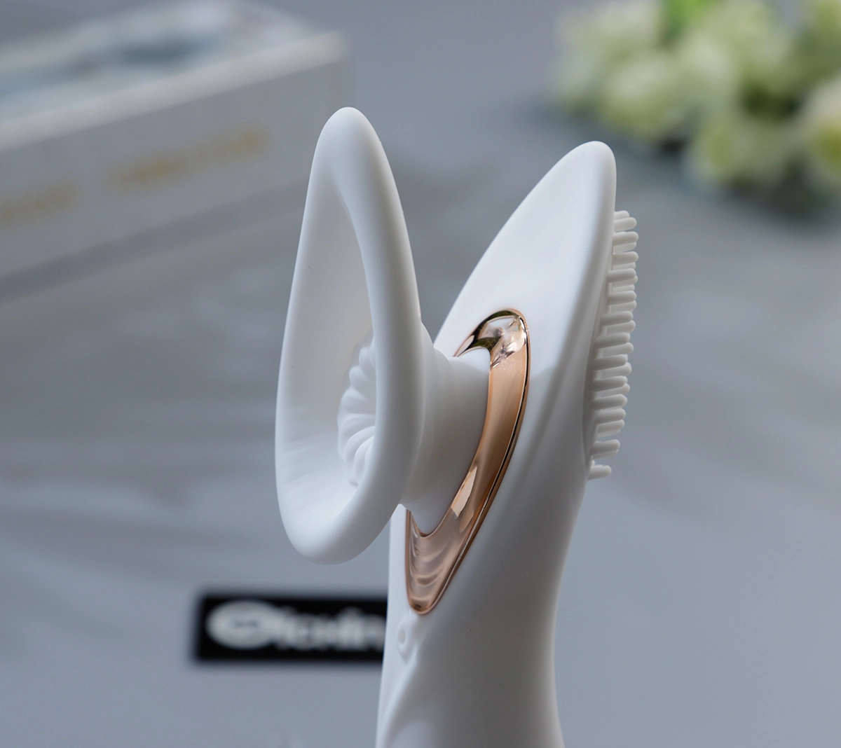 Chất liệu silicone mịn màng êm ái