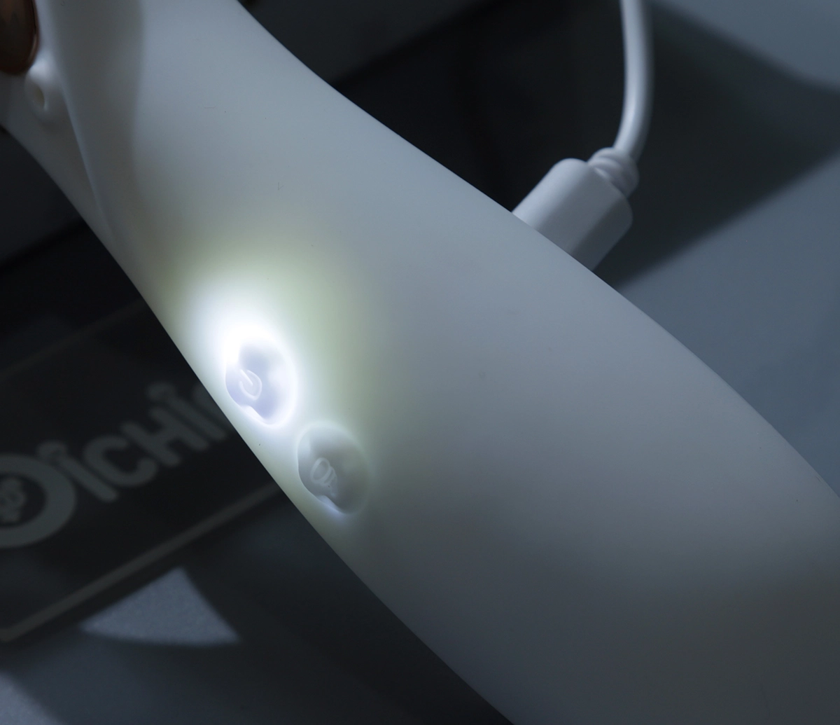 Yeain massage lưỡi sạc đầy chỉ trong 2 giờ.