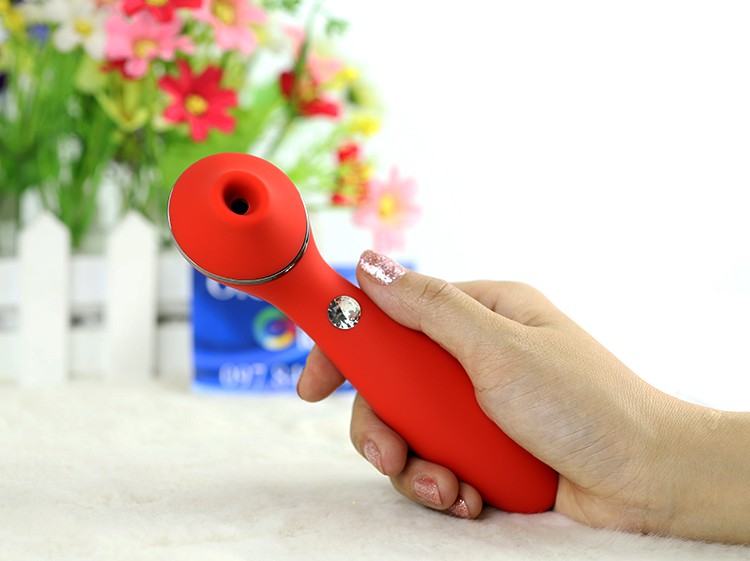 ấn giữ 2-3s để bật máy rung KISTOY Elizebeth, đồng thời kích hoạt chức năng tỏa nhiệt