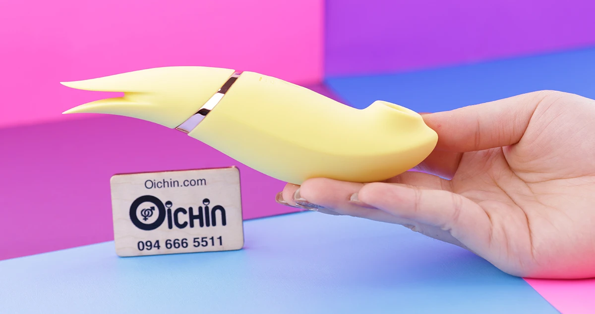 Đường cong tuyệt đẹp này kết thúc với silicone được tách thành hai lưỡi nhỏ 