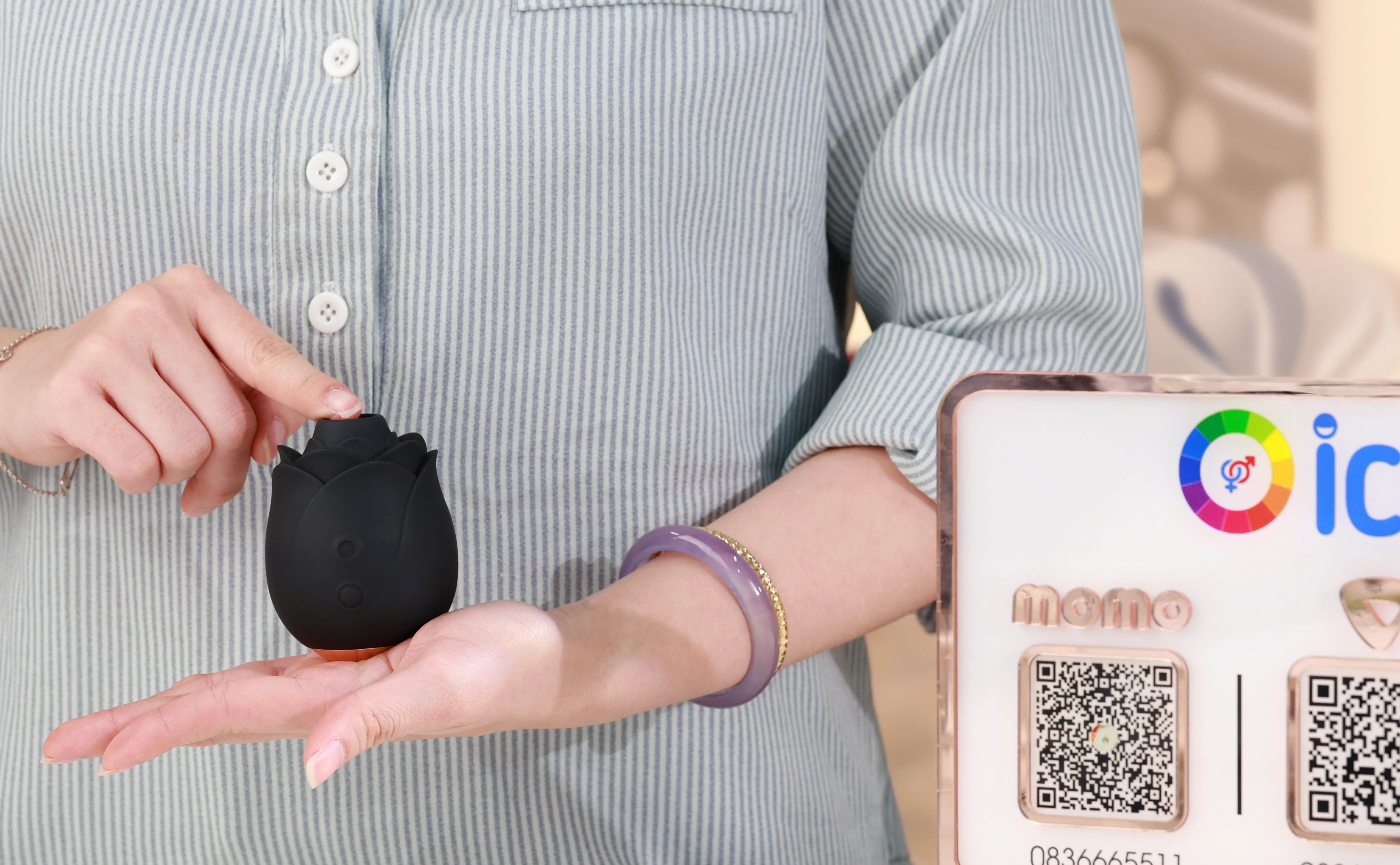 Fifty Shades Hearts & Flowers được chụp thực tế bởi Oichin