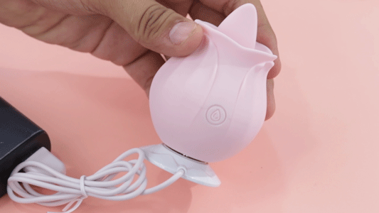 Máy rung vùng kín Omysky Miss Coyness được trang bị đế sac từ tính