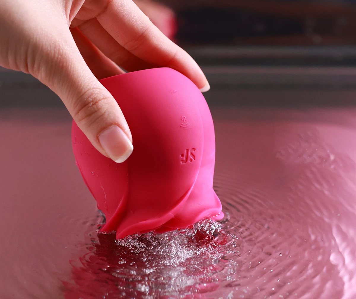 Rung động mạnh mẽ trên nước