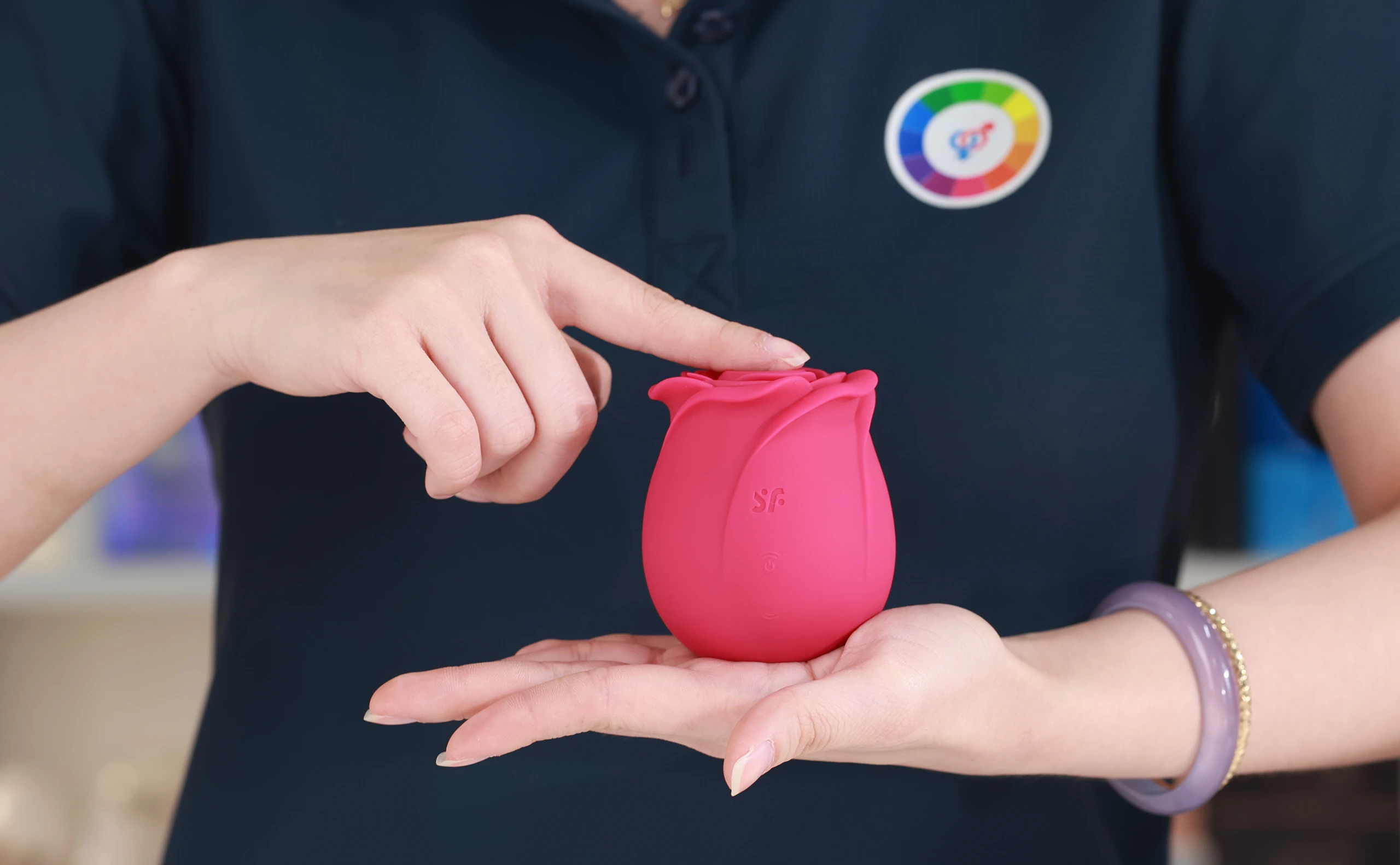 Satisfyer Pro 2 Classic Blossom được chụp thực tế bởi Oichin